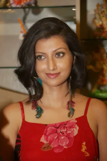 Hamsa Nandini Hot Bra Photo Gallery