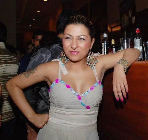 Hard Kaur Hot Sexy Bikini Still