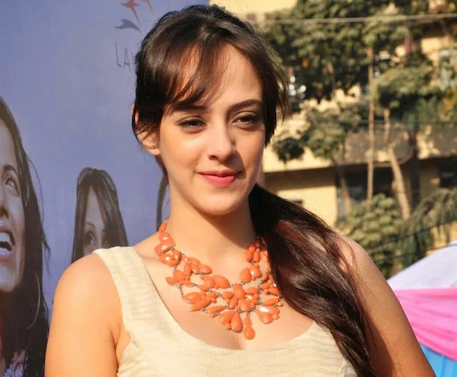 Hazel-Keech-Hot-Bikini-Photo