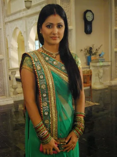 Hina-Khan-Hot-Bra-Images