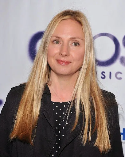 Hope Davis Hot Sexy Bikini Pictures