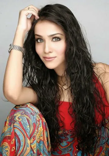 Humaima Malick Hot Sexy Bikini Image Gallery
