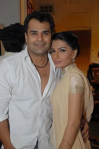 Iffat Rahim Hot Sexy Bikini Images