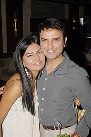 Iffat Rahim Hot Sexy Bikini Photo