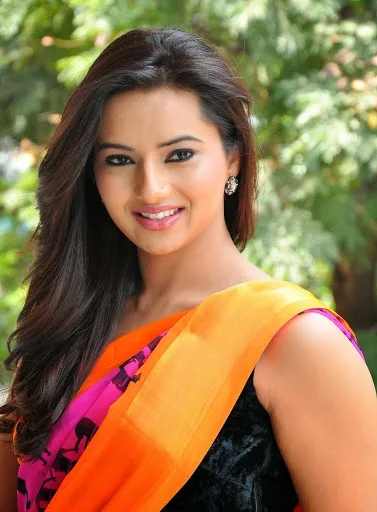Isha-Chawla-Hot-Bikini-Photos