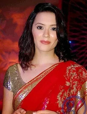 Isha-Sharvani-Hot-Bikini-Pics