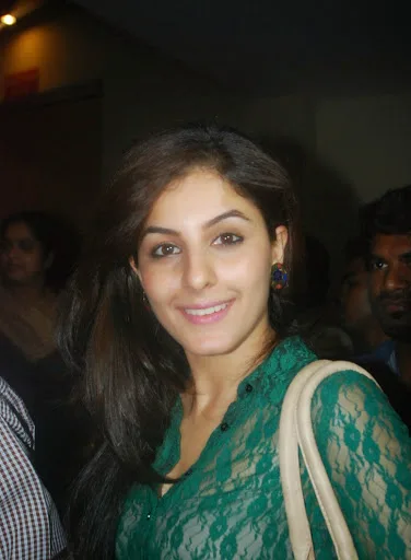Isha-Talwar-Hot-Bikini-Image-Gallery
