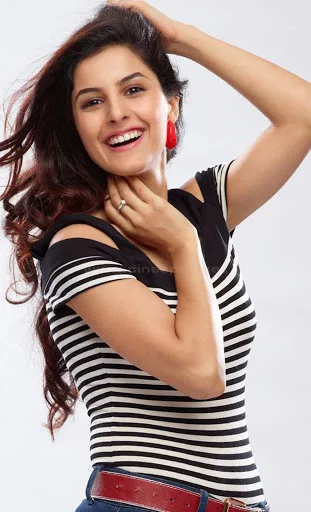 Isha-Talwar-Hot-Bikini-Still