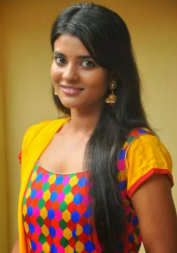 Iyshwarya-Rajesh-Hot-Bikini-Images