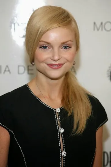 Izabella Miko Hot Sexy Bikini Wallpaper