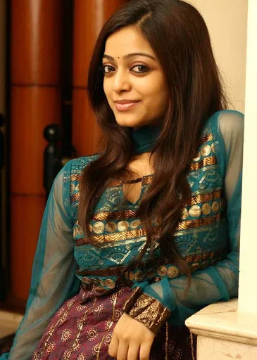 Janani-Iyer-Hot-Bikini-Wallpaper