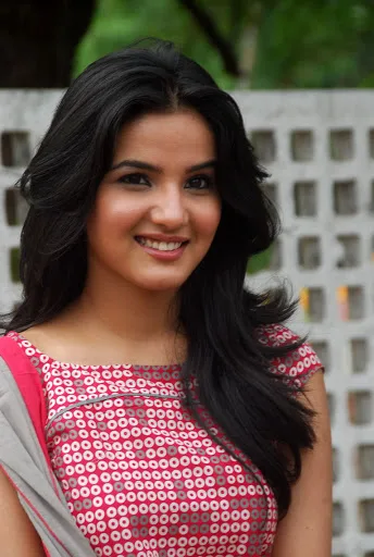 Jasmine-Hot-Bikini-Photo-Gallery