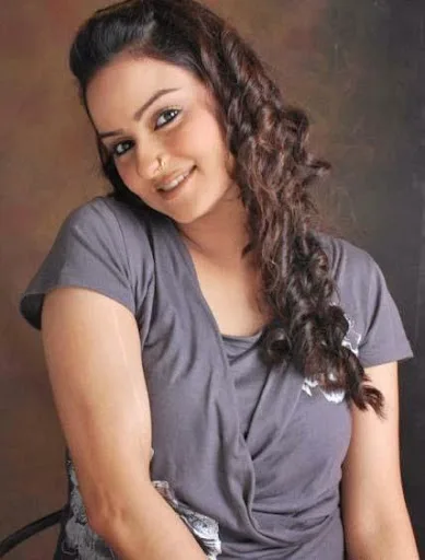 Javeria Abbasi Hot Sexy Bikini Images