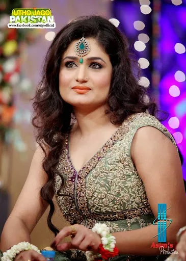 Javeria Saud Hot Sexy Bikini Image Gallery