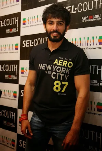 Jay Bhanushali Hot Scene Shirtless Body Still
