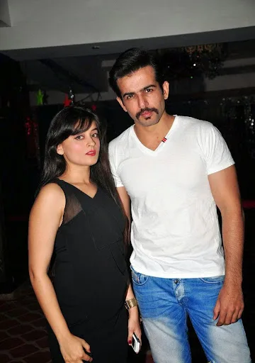 Jay Bhanushali Hot Scene Shirtless Body Wallpapers