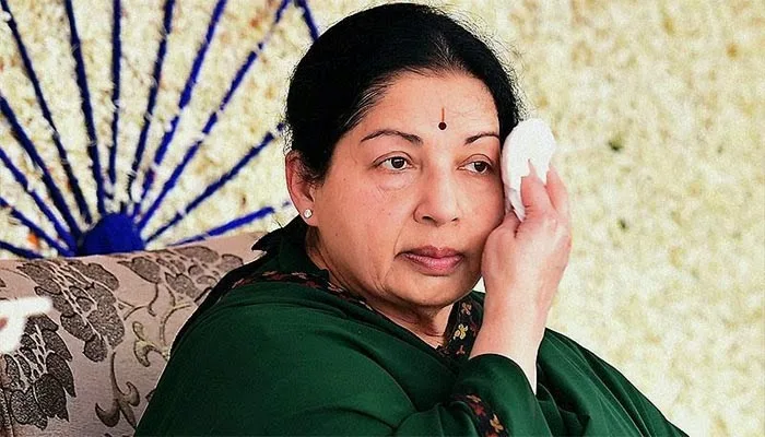 Jayalalithaa-Hot-Bikini-Pic