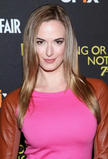 Jena Sims Hot Sexy Bikini Photo