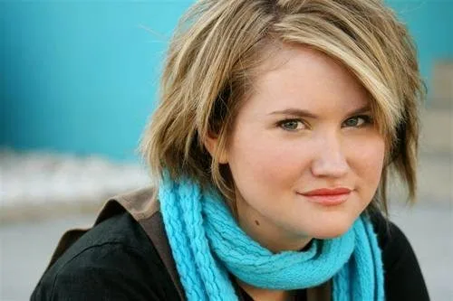 Jillian-Bell-Hot-Sexy-Bikini-Wallpaper