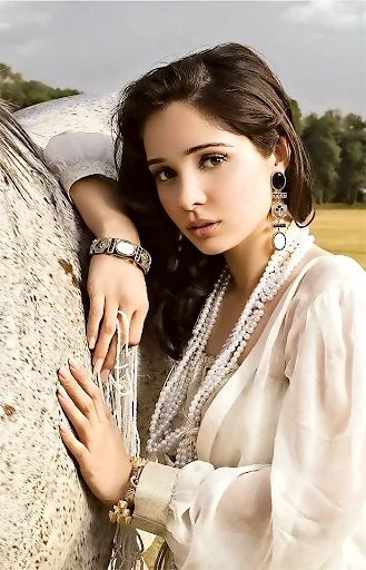 Juggan Kazim Hot Sexy Bikini Images