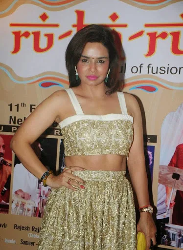 Jugnu-Ishiqui-Hot-Bikini-Pics