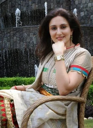 Juhi-Babbar-Hot-Bikini-Image-Gallery