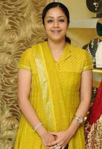 Jyothika-Hot-Bikini-Stills