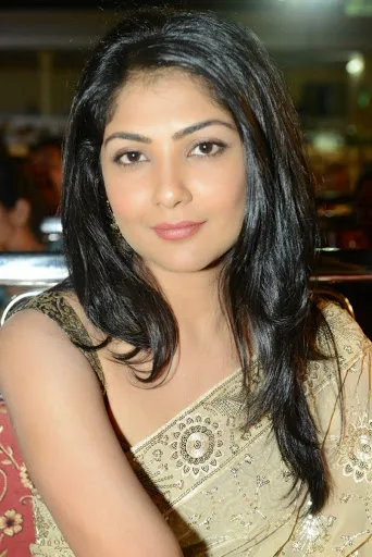 Kamalinee-Mukherjee-Hot-Bikini-Photo