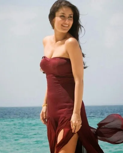 Kareena Kapoor Khan Hot Sexy Bikini Pic