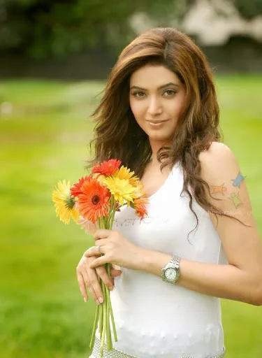 Karishma-Tanna-Hot-Bikini-Pictures