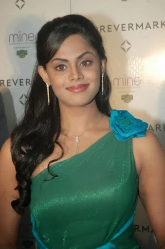 Karthika-Nair-Hot-naval-Images