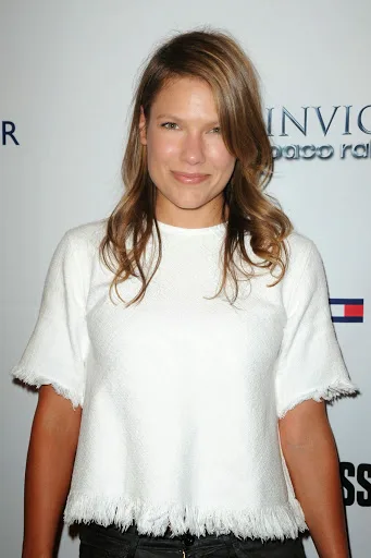 Kiele Sanchez Hot Sexy Bikini Wallpapers