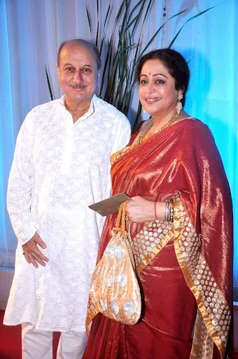 Kirron Kher Hot Sexy Bikini Image Gallery