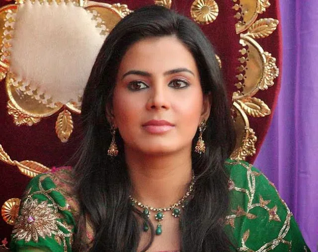 Kirti Kulhari Hot Sexy Bikini Images