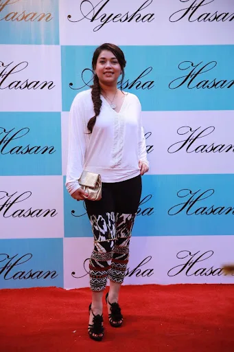 Komal Rizvi Hot Sexy Bikini Wallpapers