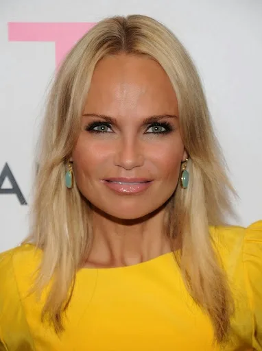 Kristin Chenoweth Hot Sexy Bikini Image Gallery