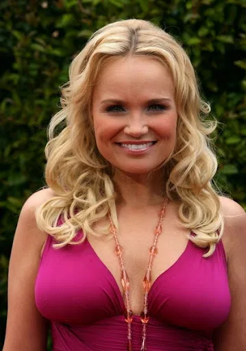 Kristin Chenoweth Hot Sexy Bikini Pics