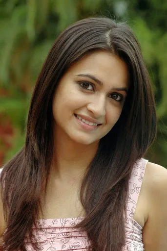 Kriti-Kharbanda-Hot-Bra-Images