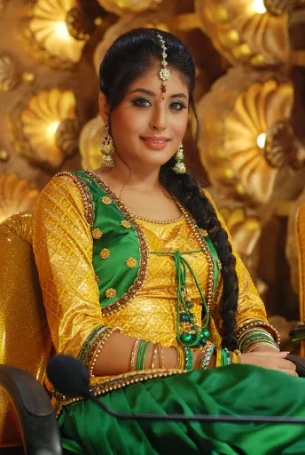 Kritika-Kamra-Hot-Bikini-Pictures