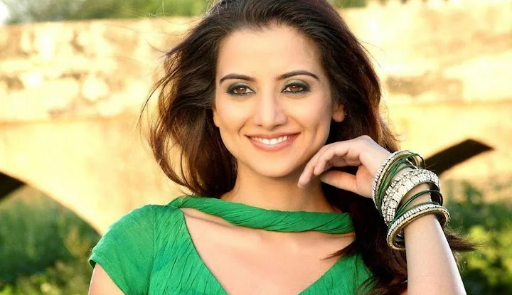 Kuljeet-Randhawa-Hot-Bikini-Image-Gallery