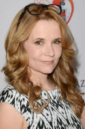 Lea Thompson Hot Sexy Bikini Images