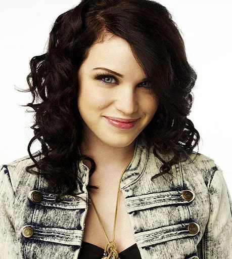 Lindsay Pearce Hot Sexy Bikini Image Gallery, Images, Photos, Stills, Pics