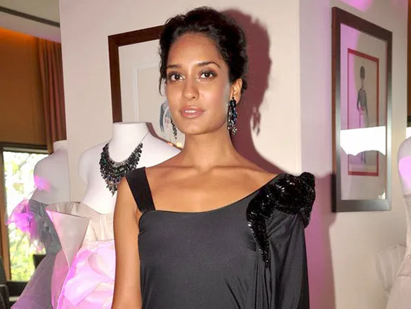 Lisa Haydon Hot Sexy Bikini Wallpaper