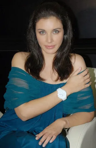 Lisa-Ray-Hot-Bikini-Pics