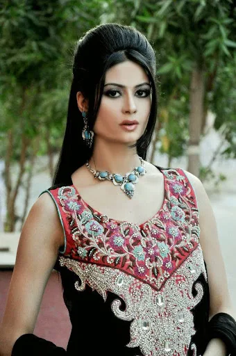 Madiha Iftikhar Hot Sexy Bikini Photos