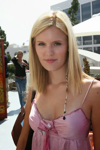 Maggie Grace Hot Kissing Scene