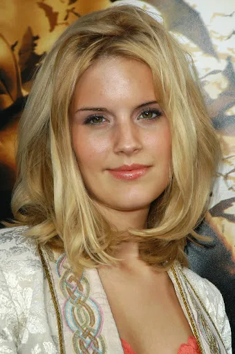 Maggie Grace Hot Sexy Bikini Pic