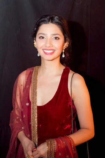 Mahira Khan Hot Sexy Bikini Photos