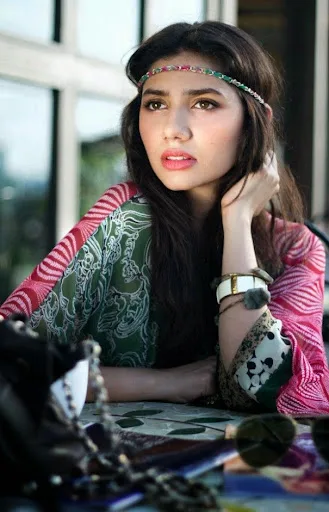Mahira Khan Hot Sexy Bikini Pics