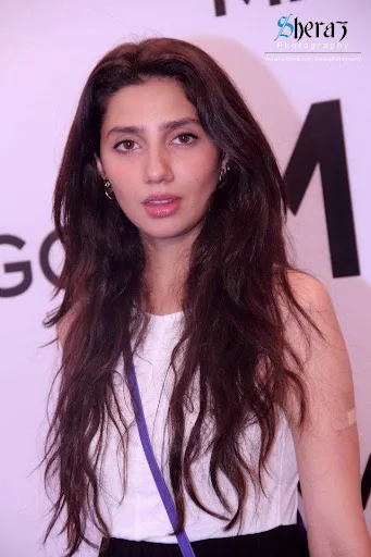 Mahira Khan Hot Sexy Bikini Pictures
